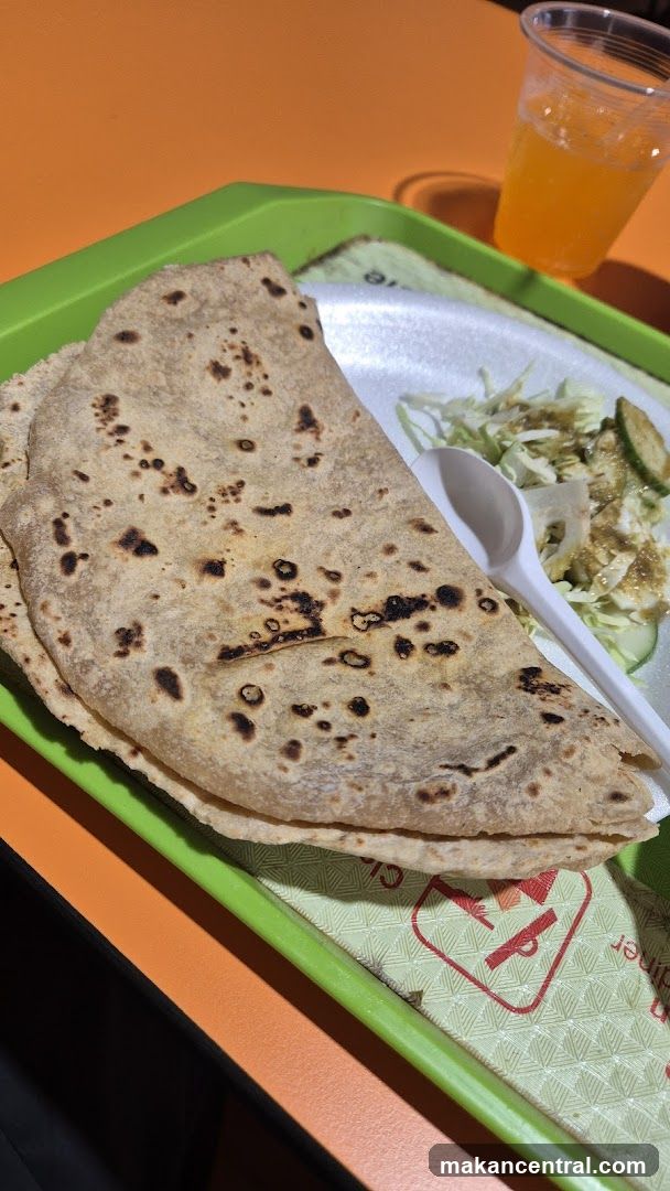 Flatbread with Salad and Drink