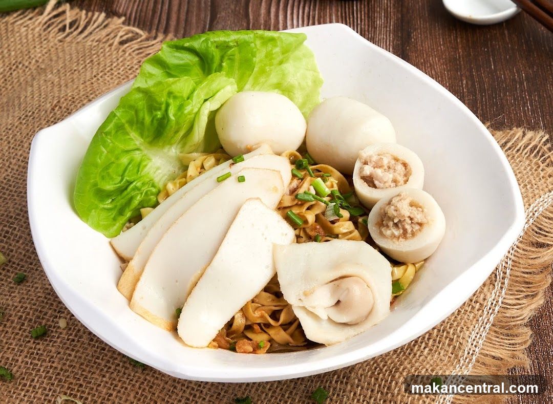 Noodles with Fish Balls and Slices