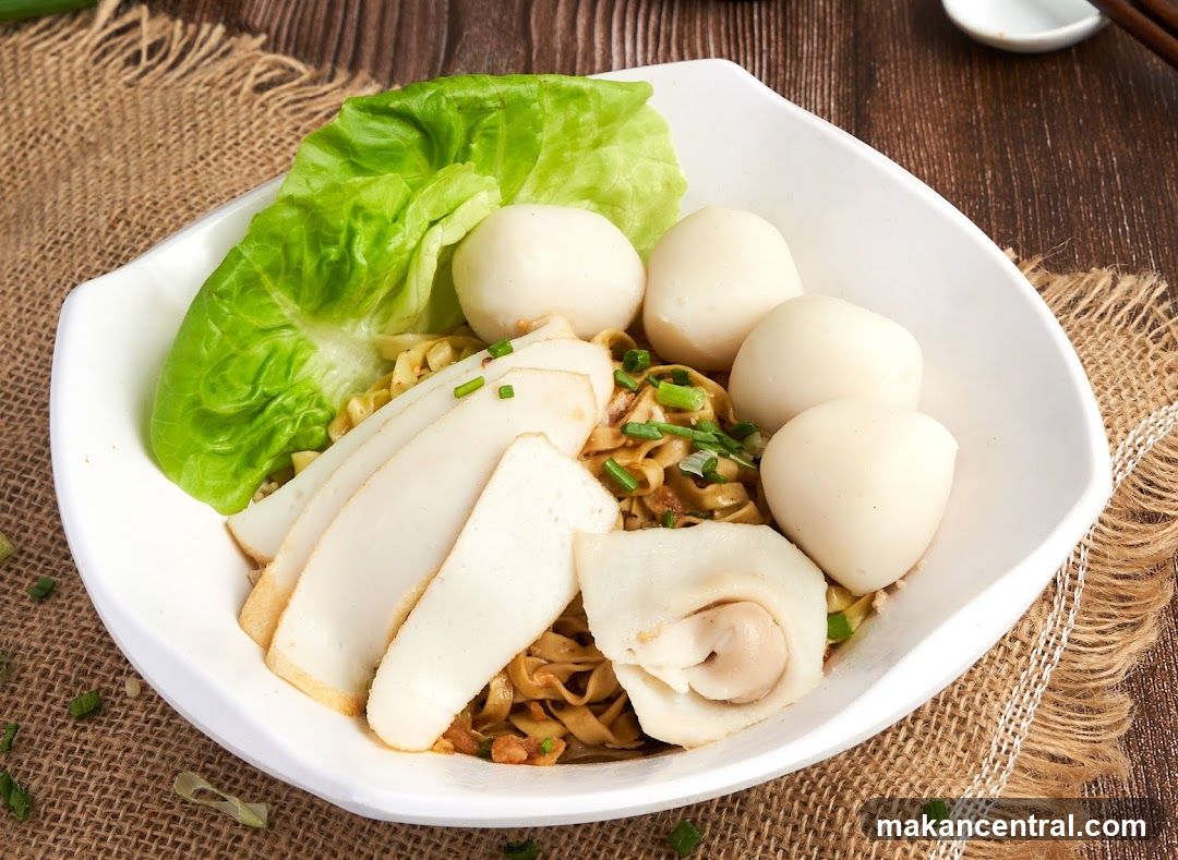 Noodle Dish with Fish Balls and Slices