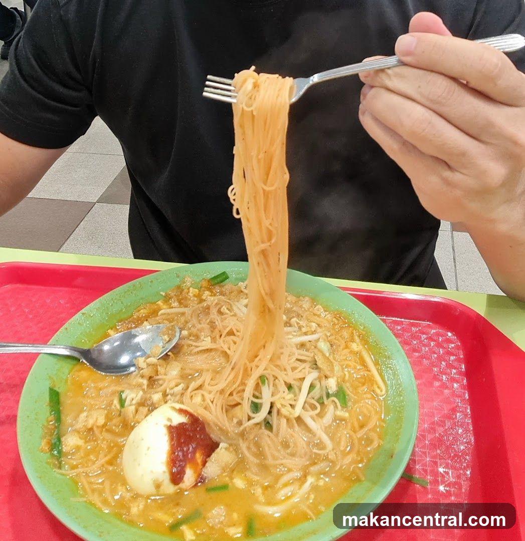 Noodles with Egg and Sprouts
