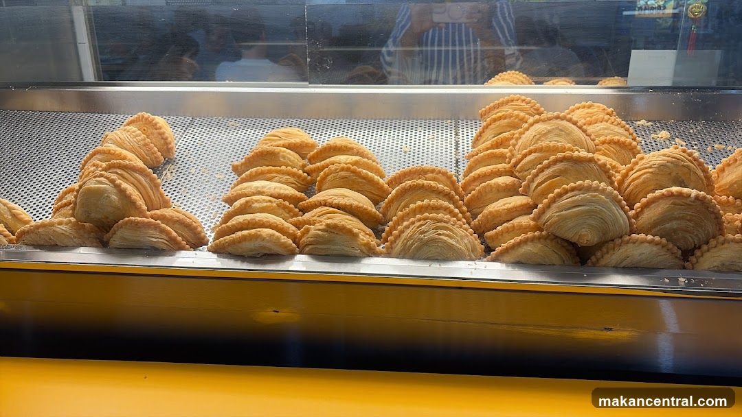 Hong Lim Curry Puff