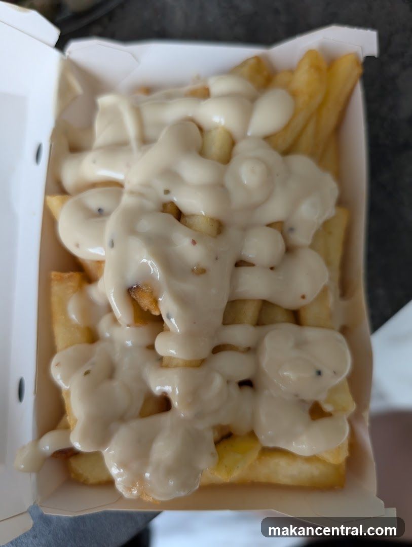Fries with sauce