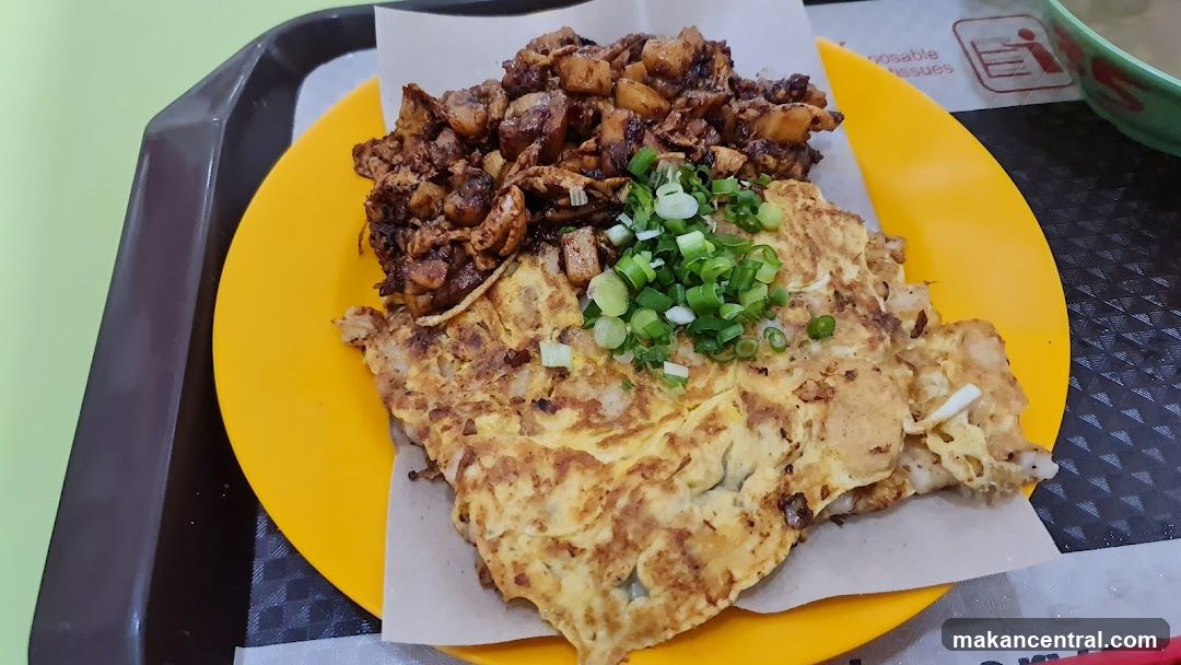 Fried Carrot Cake with Omelette