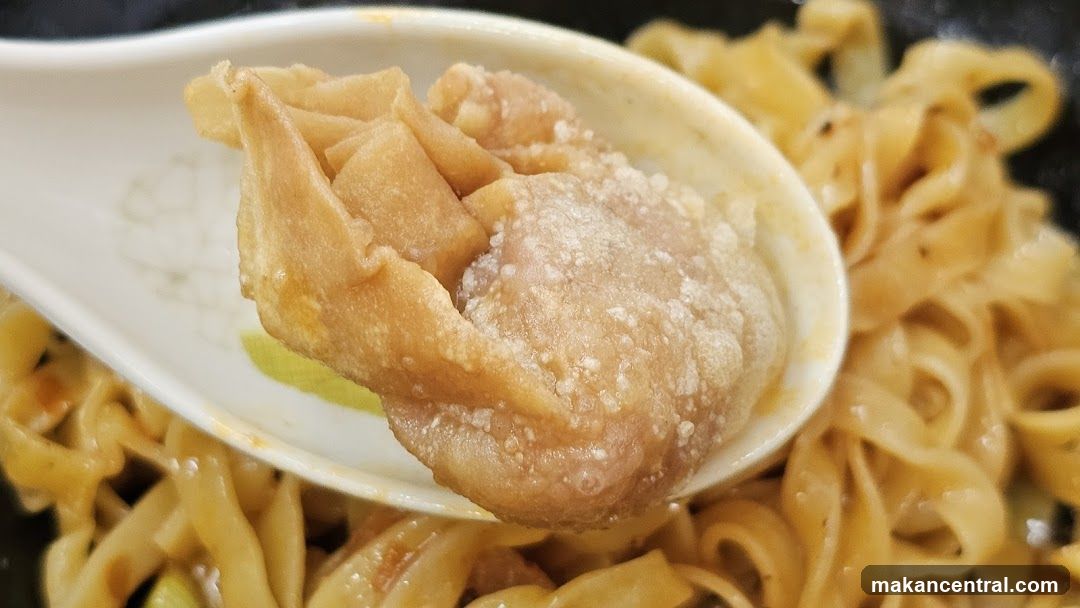 Fried Wonton on Spoon with Noodles