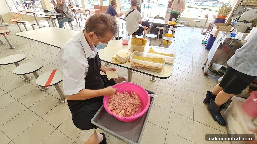 Food preparation in a hawker center