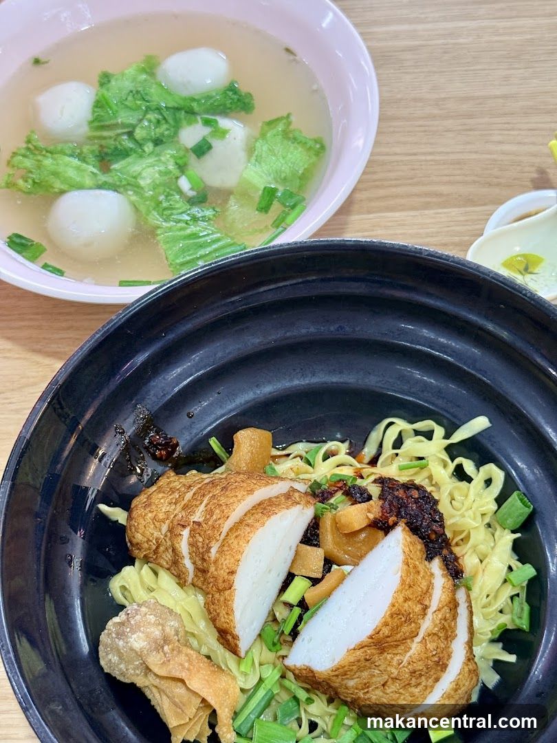Noodles with Fish Cakes and Soup