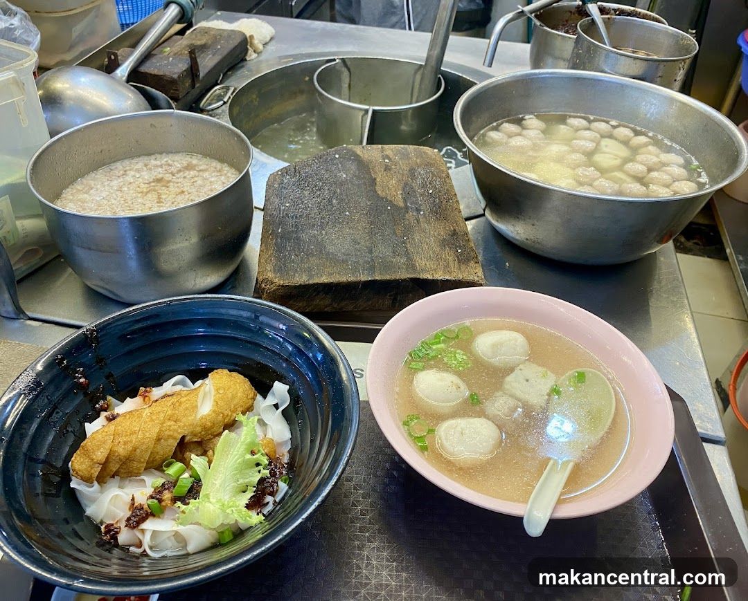 Noodle Soup and Fish Cake