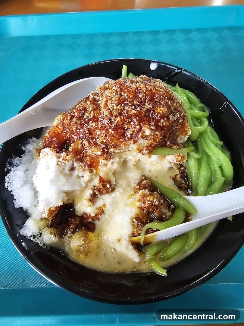 Dessert with Shaved Ice and Green Noodles