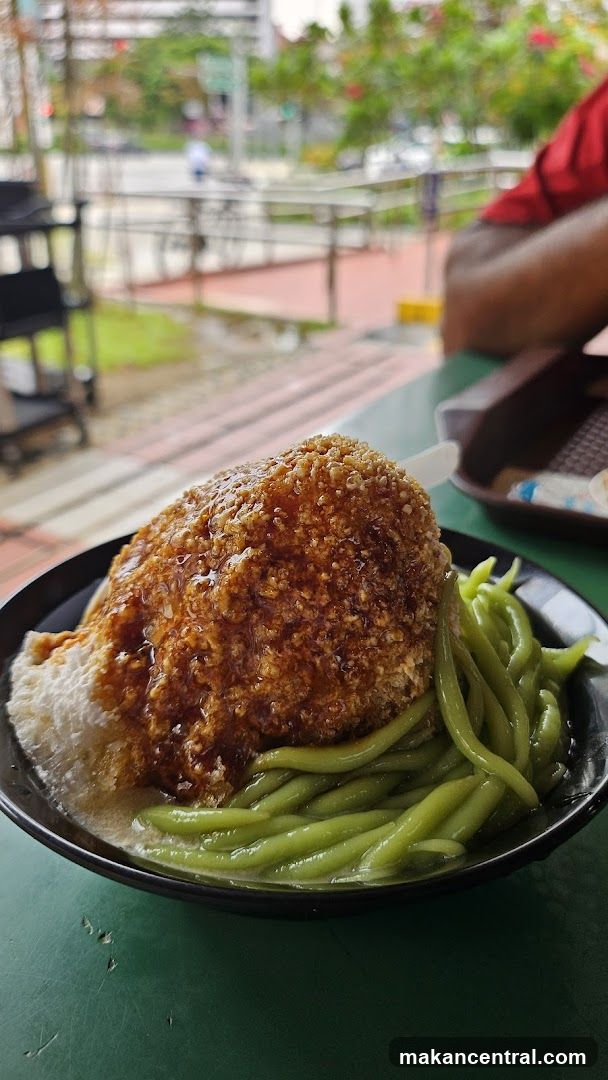 Dessert with Green Noodles