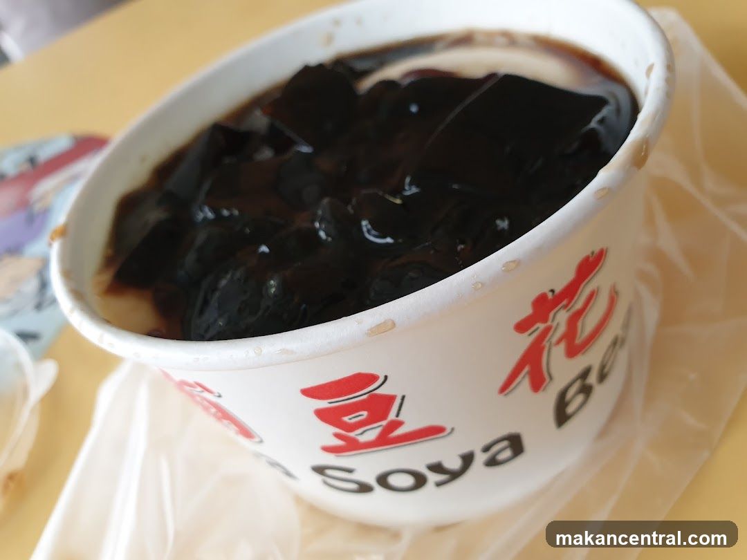 Grass Jelly with Soya Milk