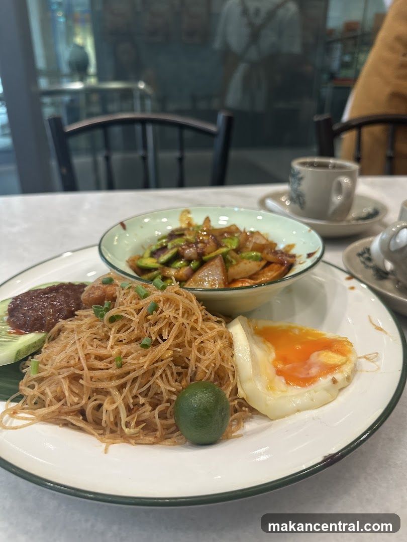 Noodles with Stir-fried Vegetables and Egg