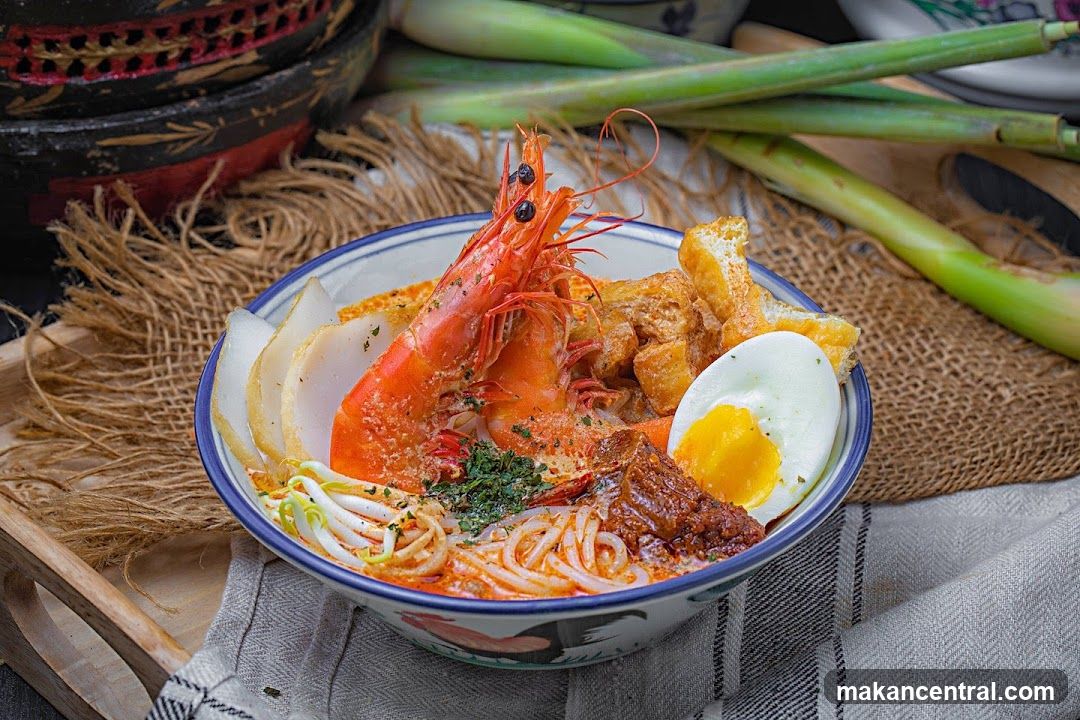 Laksa with Shrimp and Egg