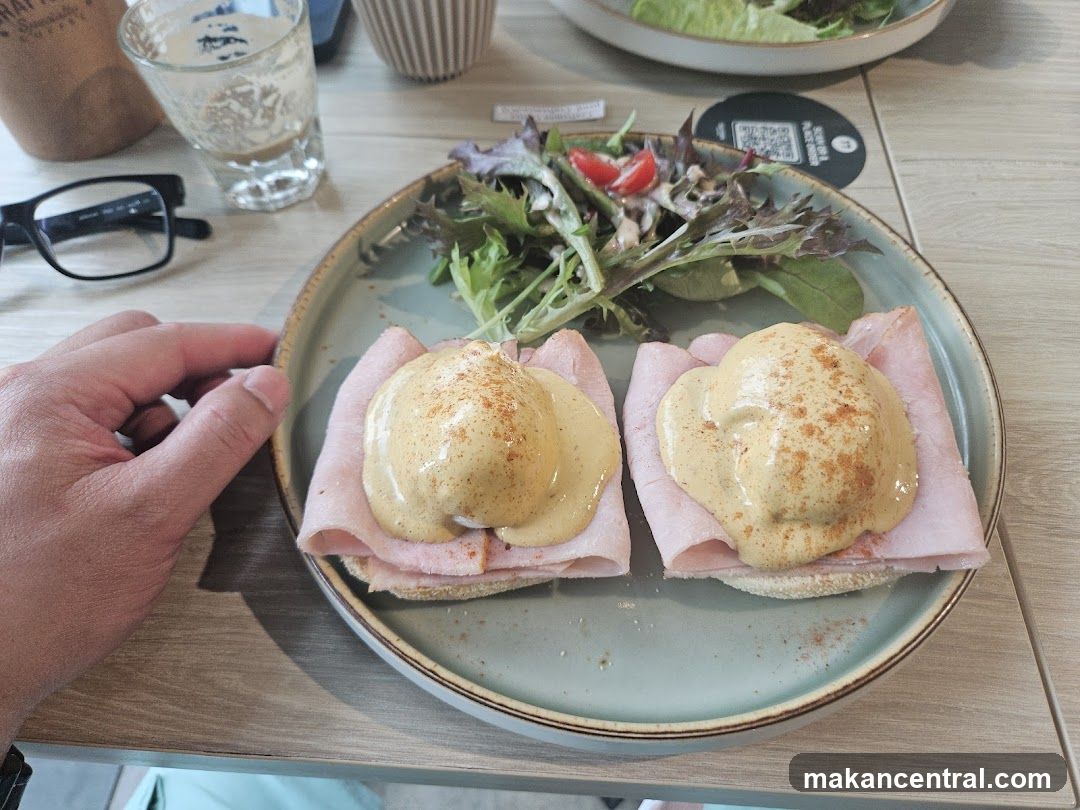 Eggs Benedict with Ham