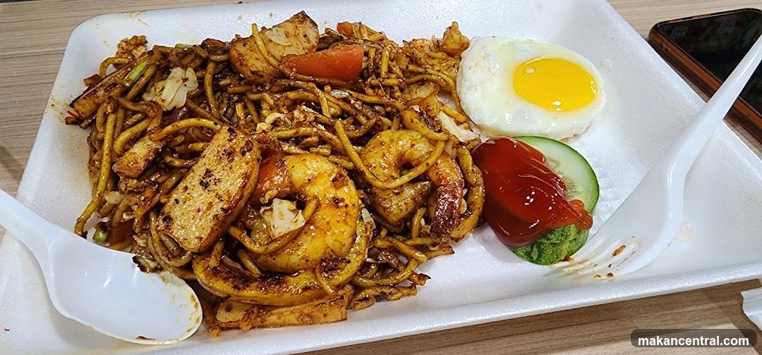 Noodles with Fried Egg and Ketchup