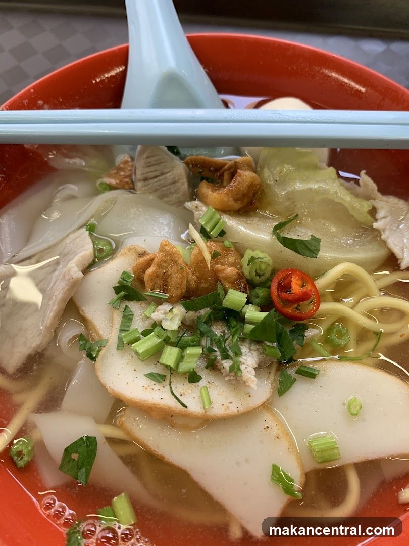 Noodle Soup with Fish Cakes and Sliced Pork