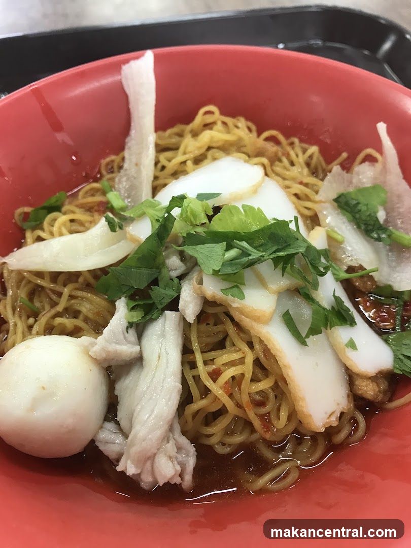 Noodles with Fish Cake and Meat