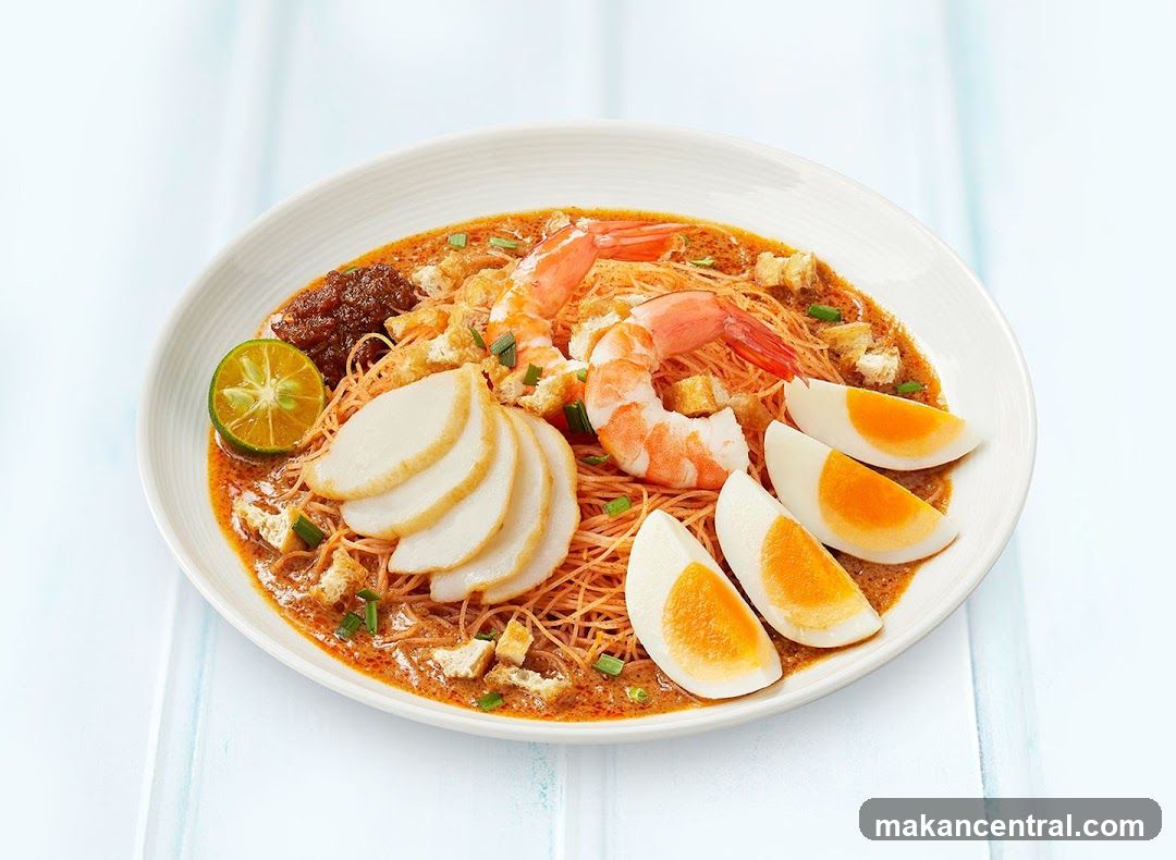Noodle Dish with Shrimp and Egg