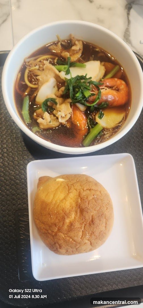 Noodle Soup and Bun