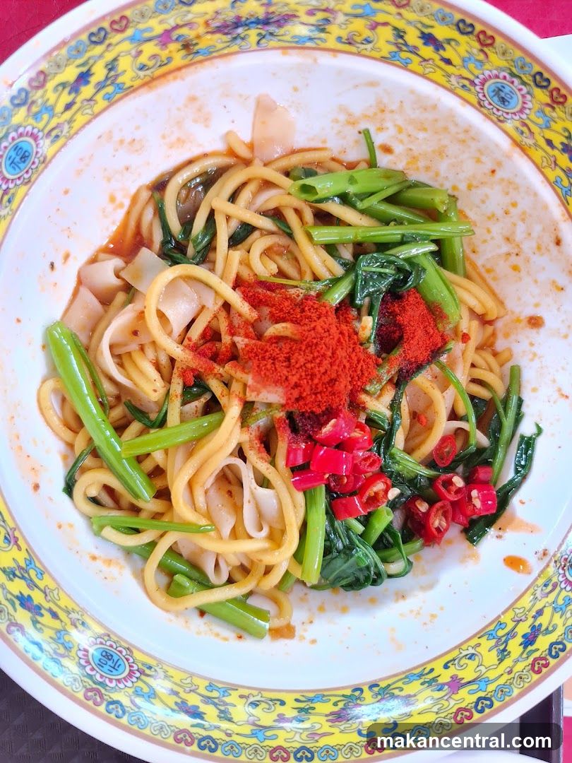 Noodles with Vegetables and Chili