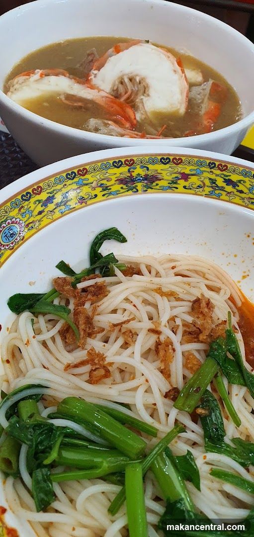 Noodles and Soup with Prawns