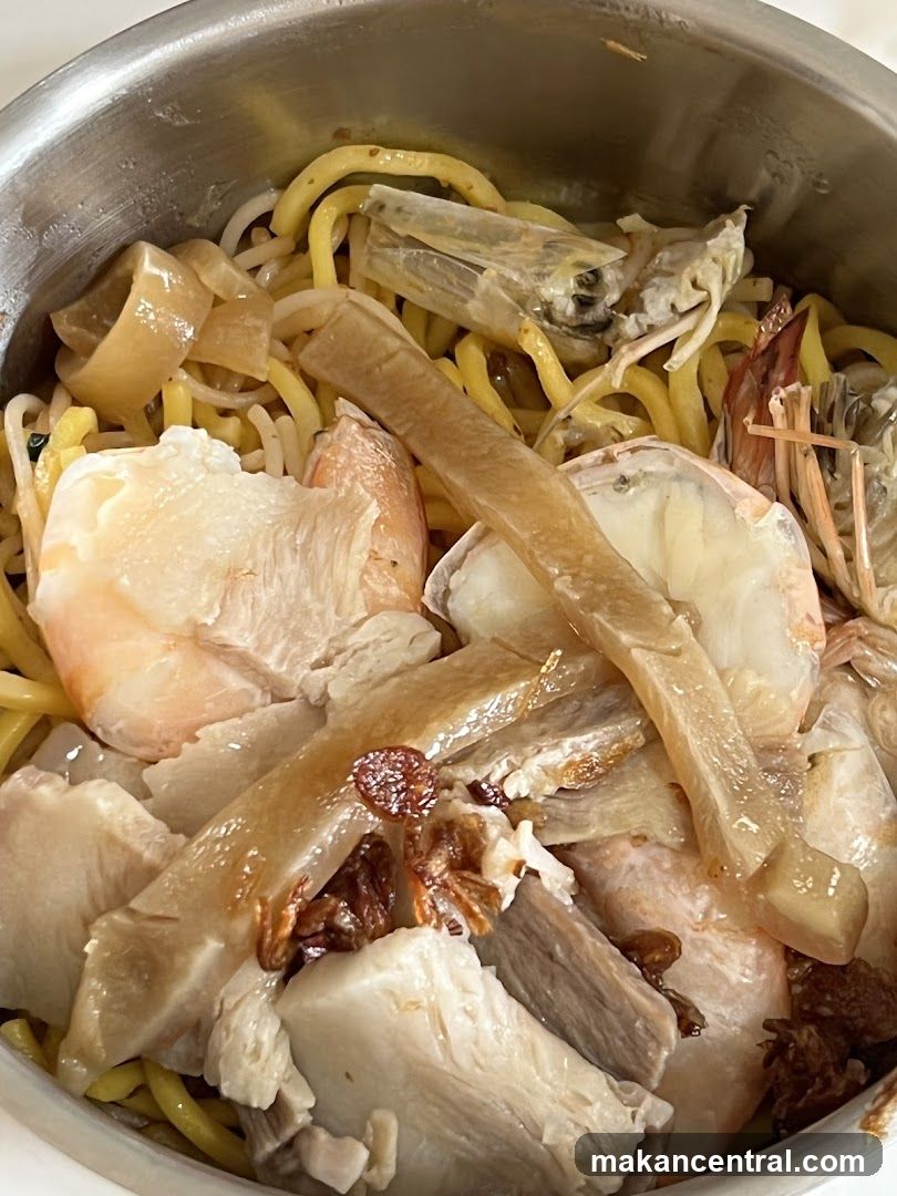 Noodles with Seafood and Meat
