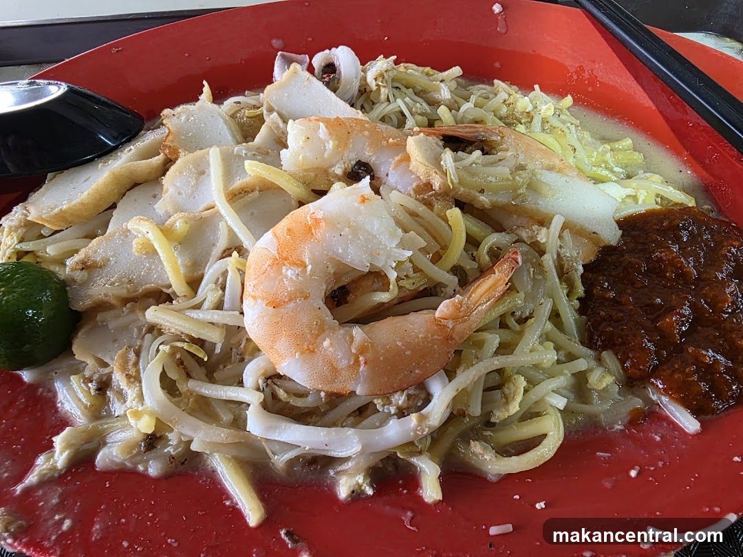Noodles with Shrimp and Fish Cake
