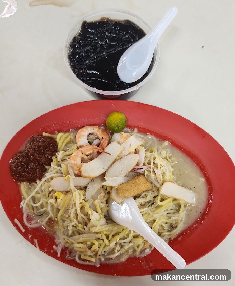 Noodles with Shrimp and Fish Cake