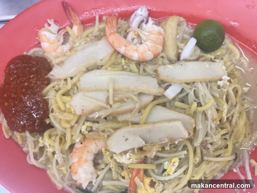 Noodle Dish with Shrimp and Fish Cake