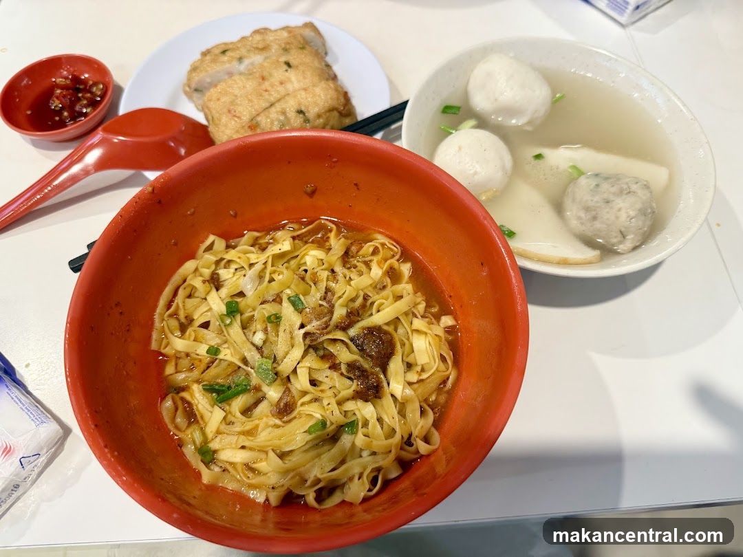 Noodles with Fish Balls and Fish Cake