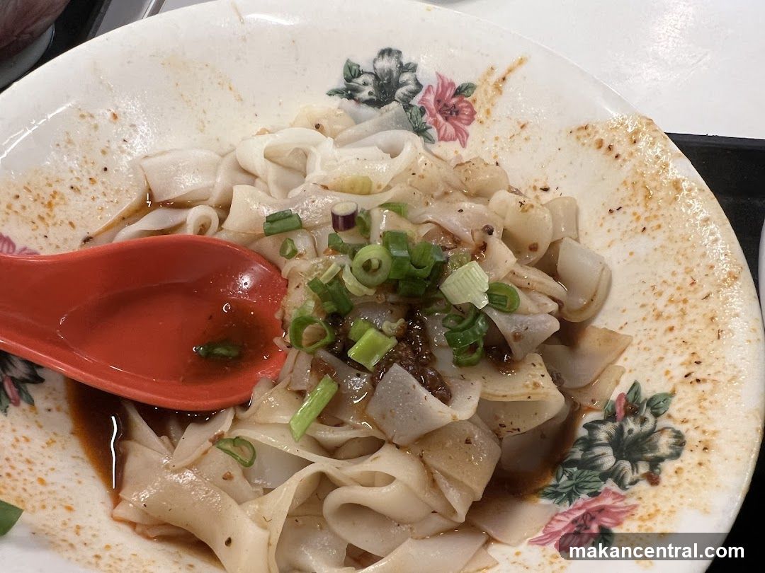 Noodles with Sauce and Scallions