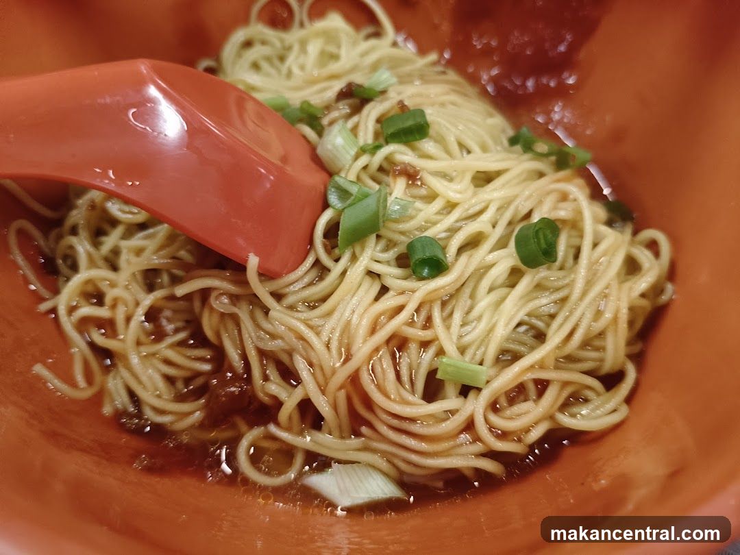 Noodles with Sauce and Scallions