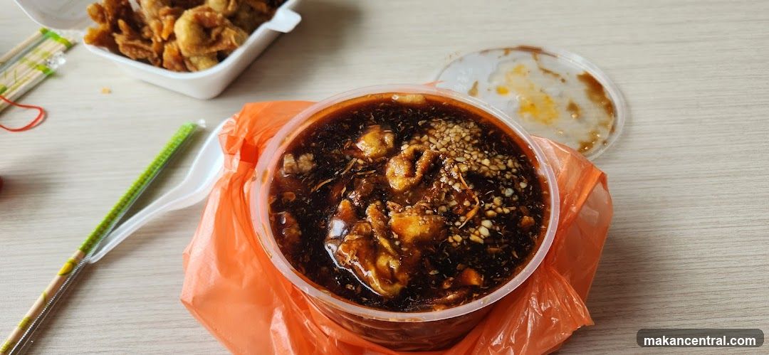 Food in containers with utensils