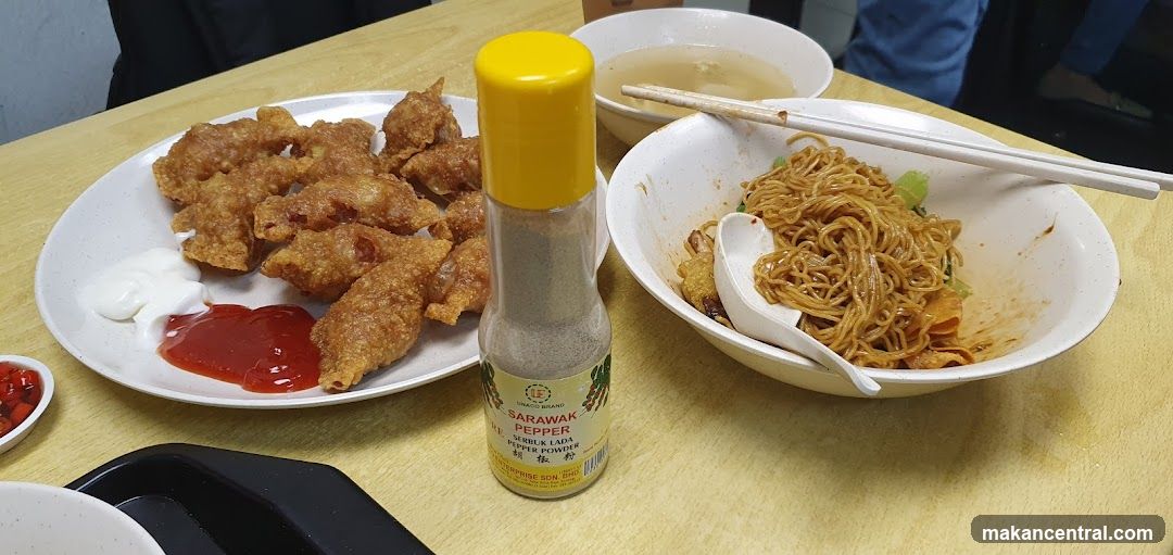 Fried Wontons and Noodles