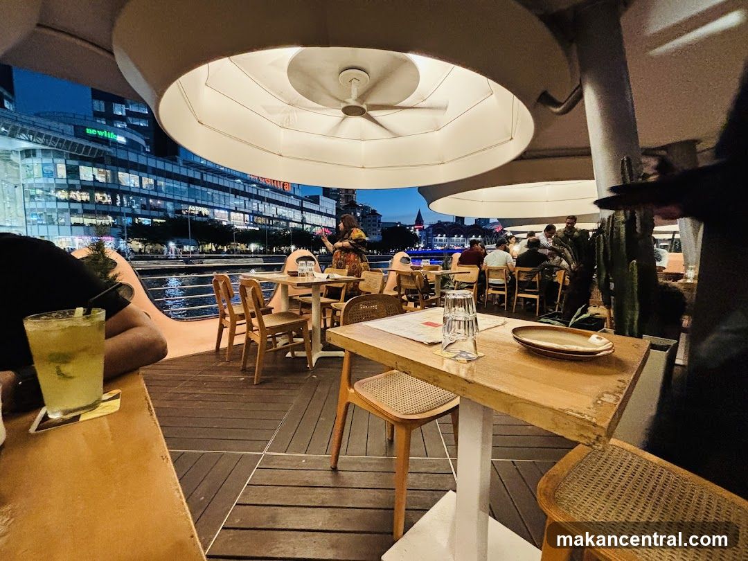 Outdoor Restaurant Seating