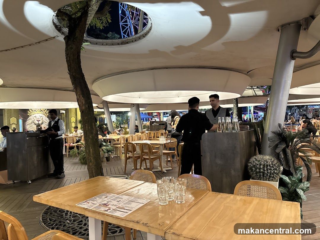 Outdoor Restaurant Seating