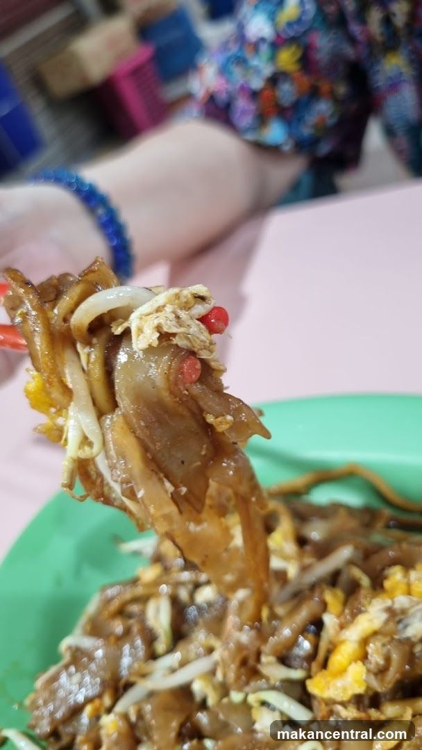 Close-up of Noodles with Bean Sprouts and Egg