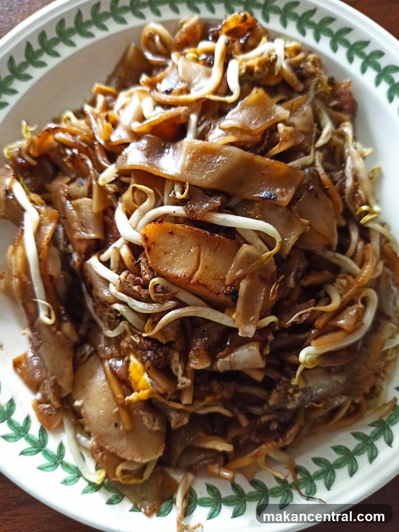 Stir-fried noodles with bean sprouts