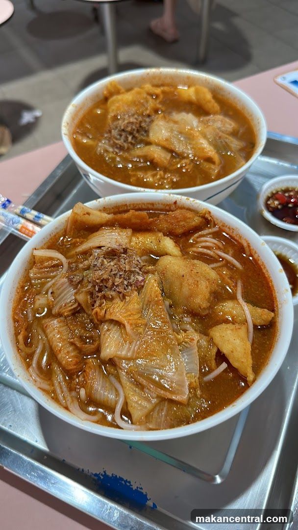 Two bowls of noodles