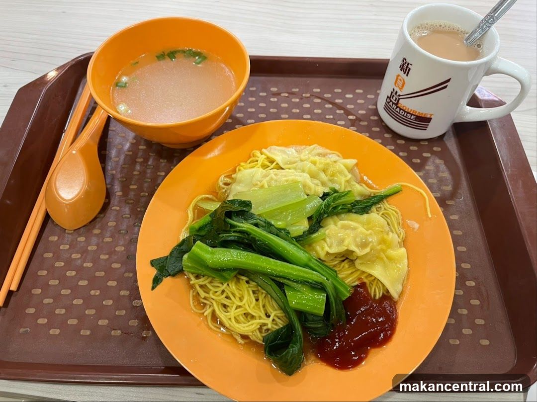 Wonton Noodles with Soup and Drink