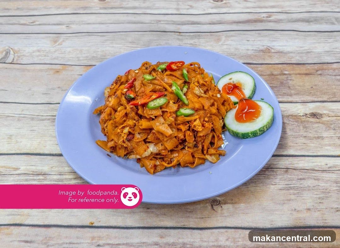 Stir-fried noodles with chili and cucumber