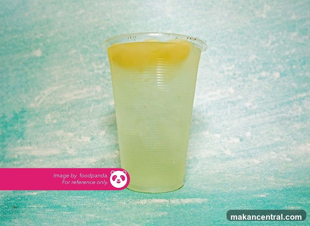Lemonade with fruit slices