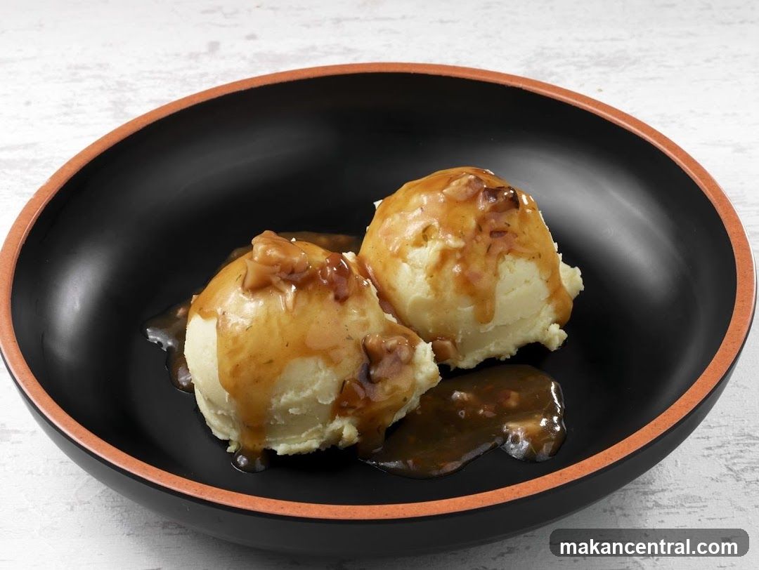 Mashed Potatoes with Gravy