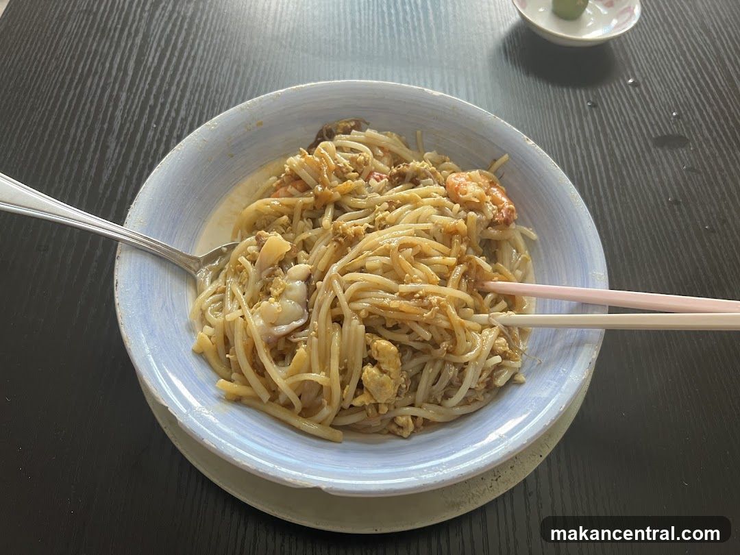 Noodles with Seafood and Egg