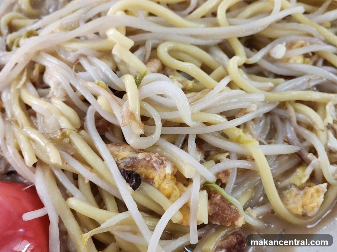 Noodles with Bean Sprouts and Egg