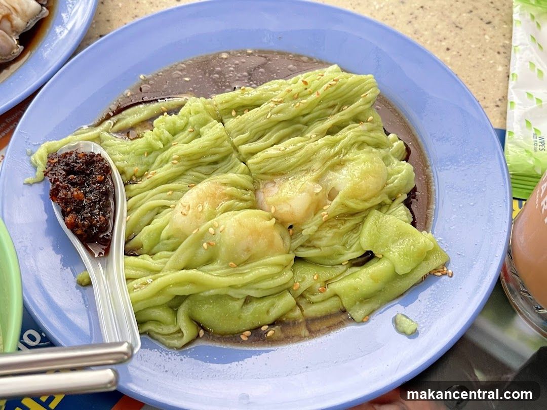 Green Rice Rolls with Chili Paste