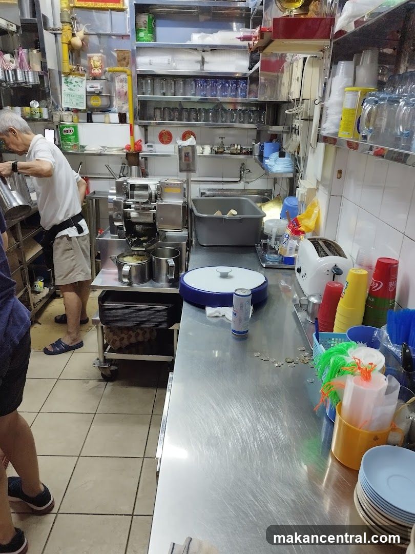 Kitchen Counter with Juicer
