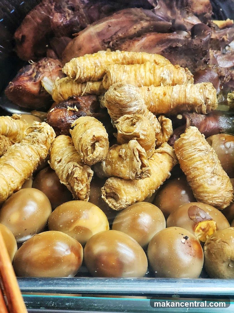 Braised Eggs and Fried Rolls