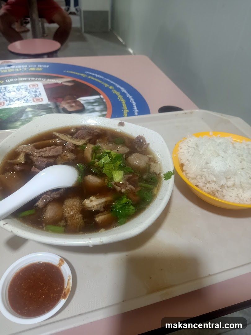 Beef noodle soup with rice