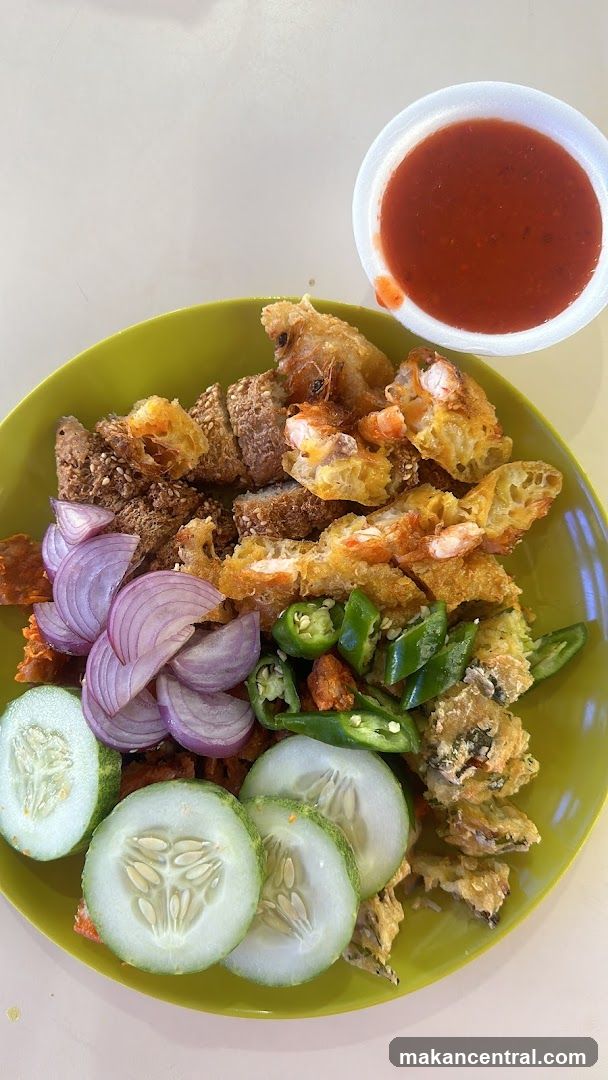 Fried Seafood and Vegetables with Chili Sauce