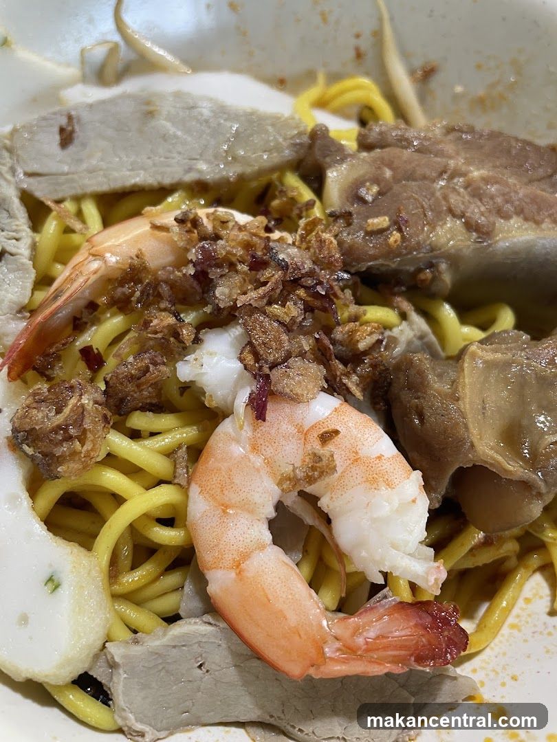 Noodle Dish with Shrimp and Meat